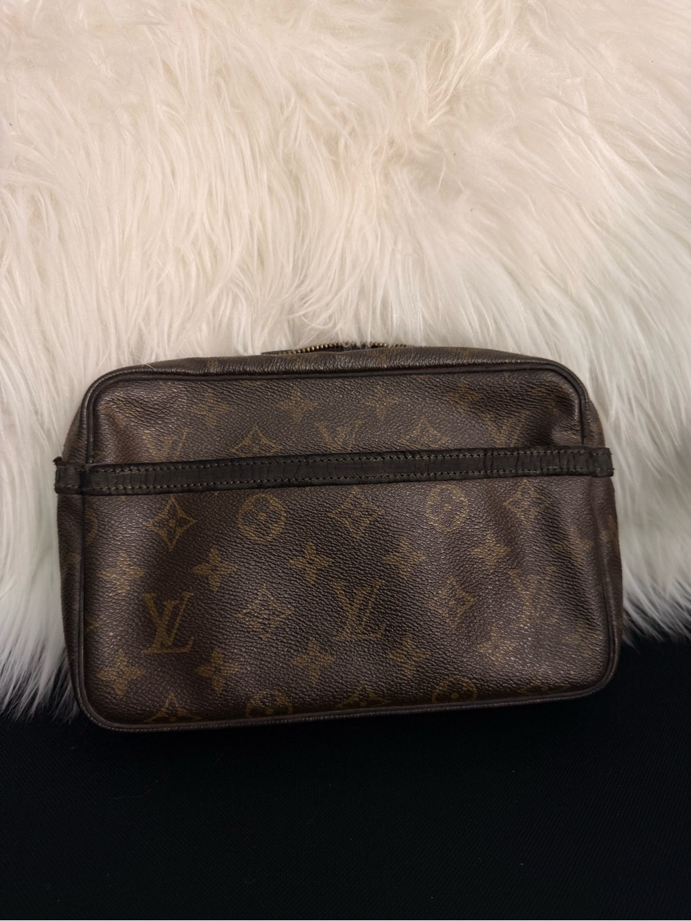 100% Authentic Louis Vuitton Monogram Canvas Men’s Toiletry Case in Brown